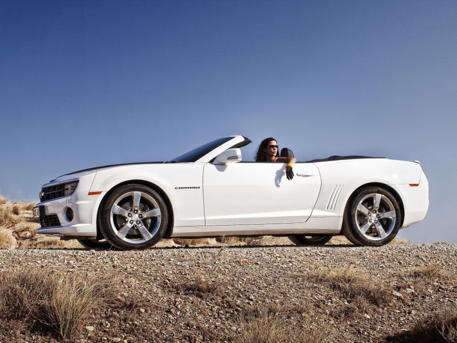  Chevrolet Camaro Convertible 2011 года  (UK) (фото 10 из 16)